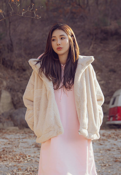 THE MUSEUM VISITOR★アウター★韓国★人気★FUR JACKET (BEIGE) Christian Mosaic Mink Bomber Jacket for Men in Beige